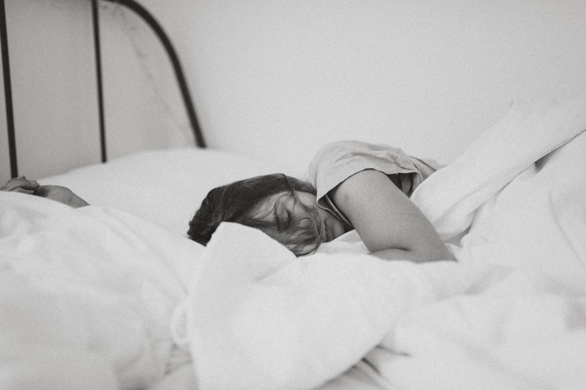 Krátkodobý denní spánek nepomáhá se zmírněním spánkové deprivace