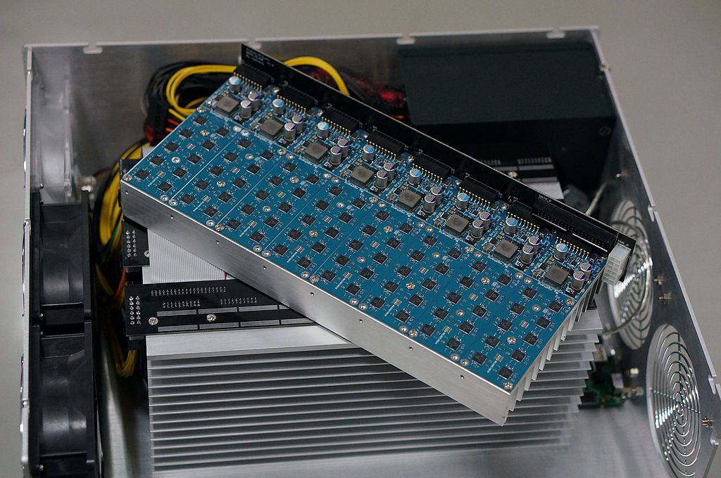 Jedna transakce bitcoinu vytvoří stejně elektroodpadu jako vyhození dvou mobilních telefonů