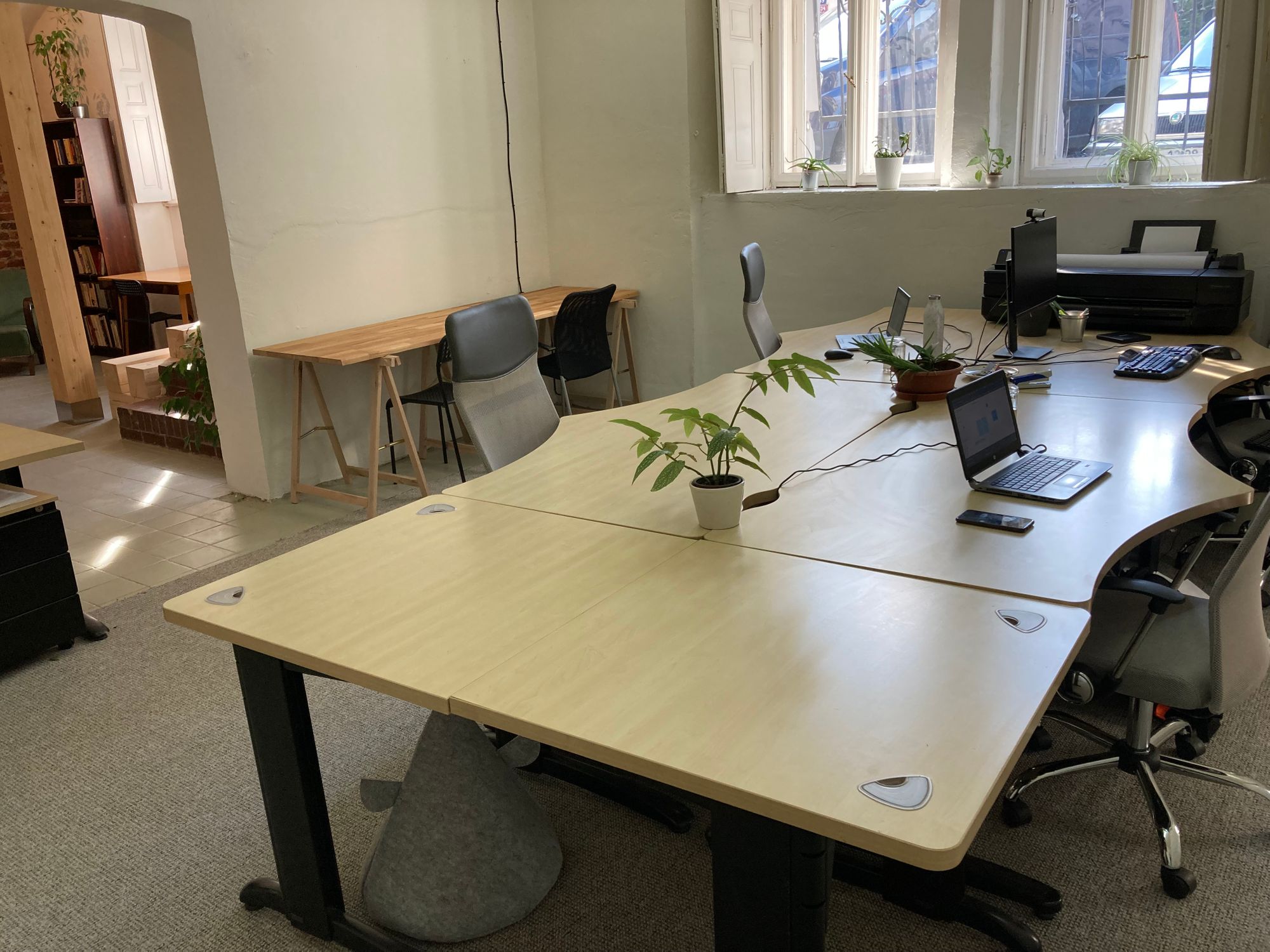 Kompaktní coworky se nenápadně dostávají do popředí