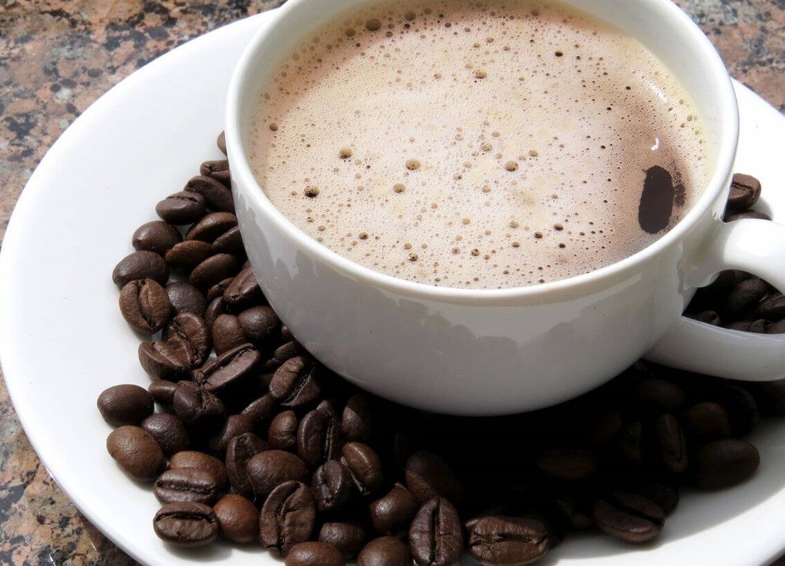 Je znám stimulační účinek kávy na trávicí procesy