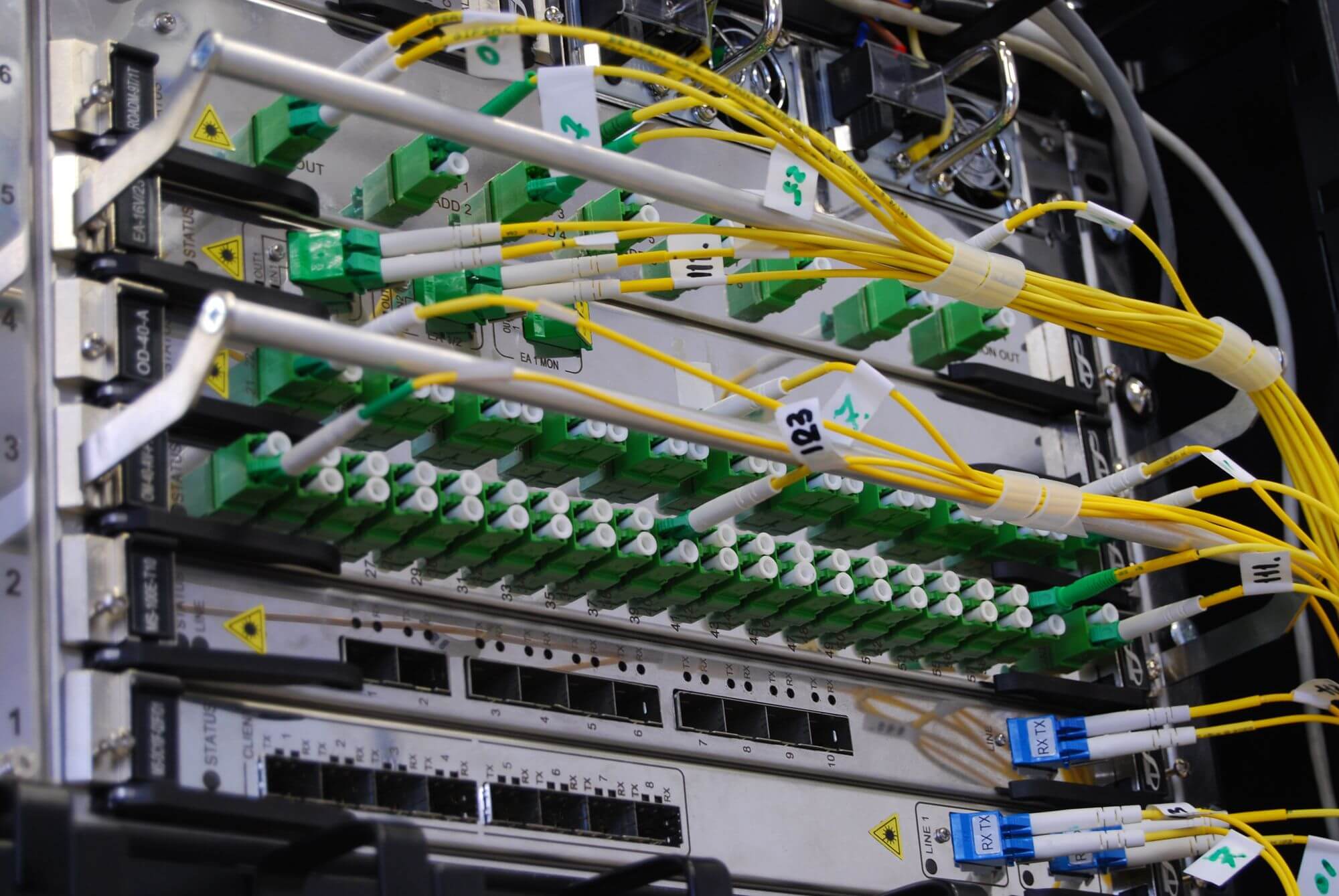 Jsou moderní datacentra ekologická? Největším prohřeškem je držení starých serverů, říká Václav Svátek z ČMIS