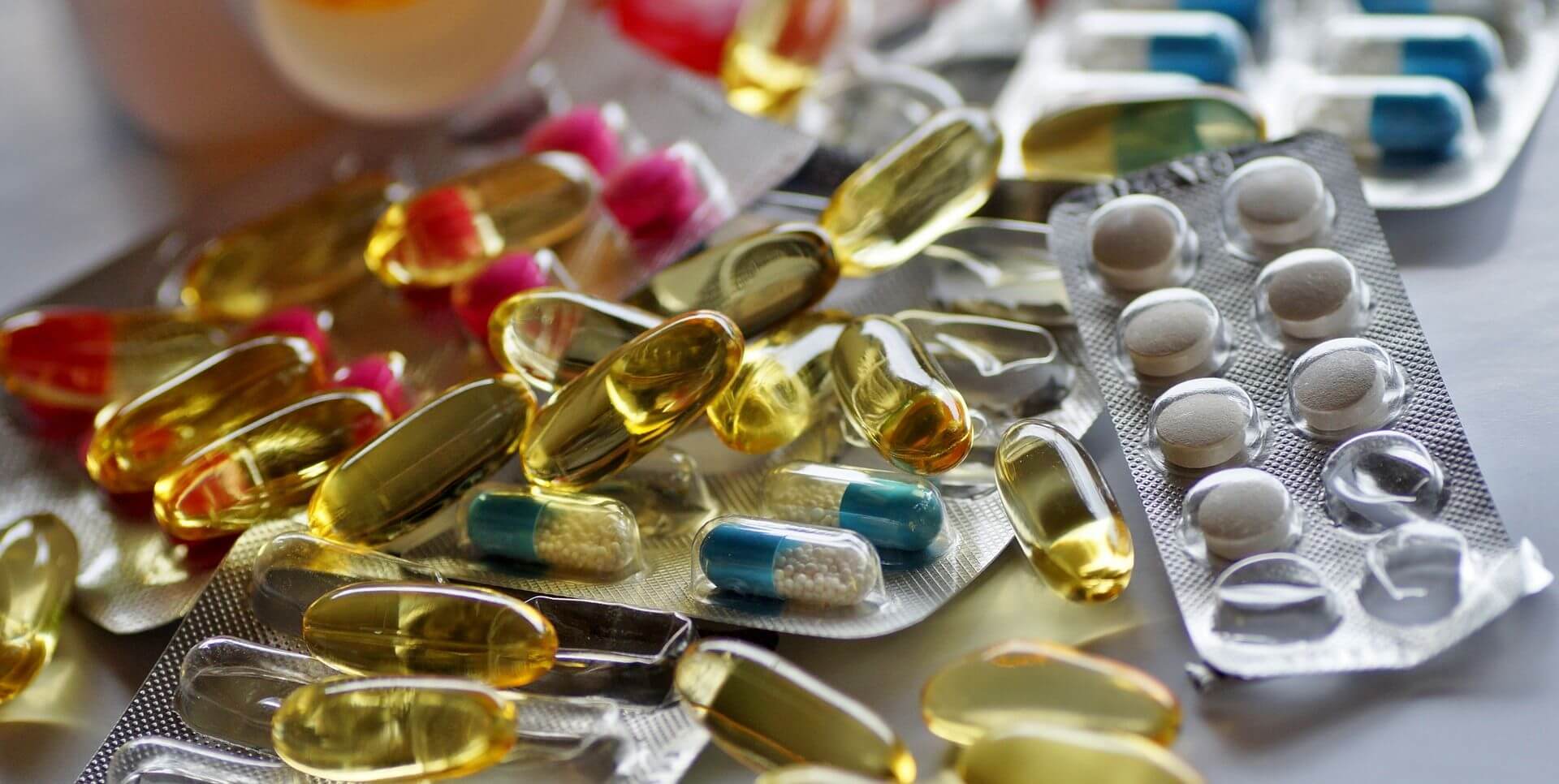 Boj proti padělaní léků: Fluorescenční značky navázané na léčivo, které načtete mobilem